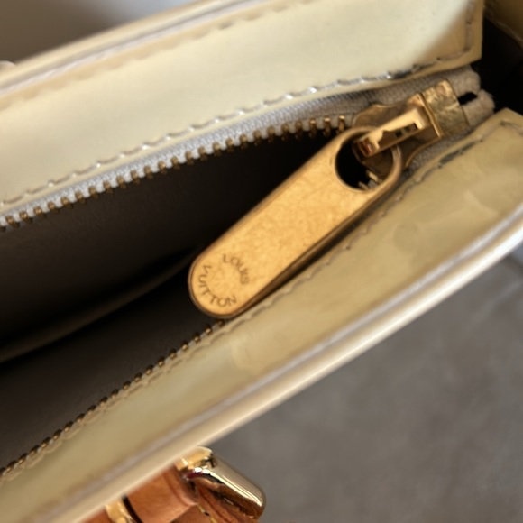 Louis Vuitton Brentwood Vernis Bag Leather Pearle - Picture 2 of 12